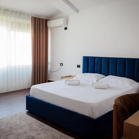 Rooftop With Garden And Jacuzzi 公寓 Durrës